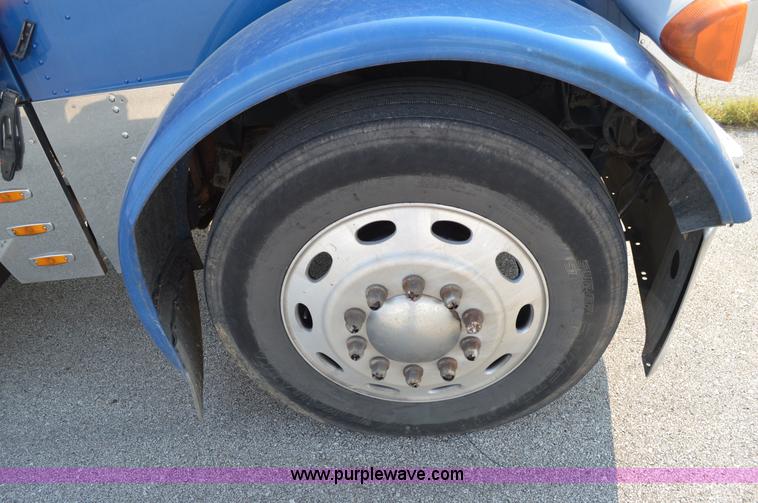 image for item AX9425 2004 Peterbilt 379 semi truck