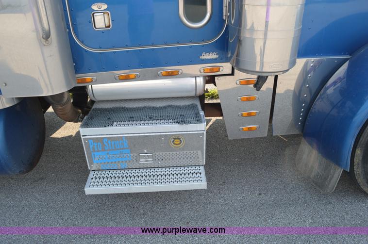image for item AX9425 2004 Peterbilt 379 semi truck