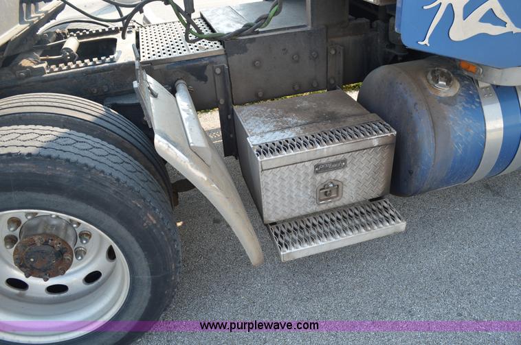 image for item AX9425 2004 Peterbilt 379 semi truck