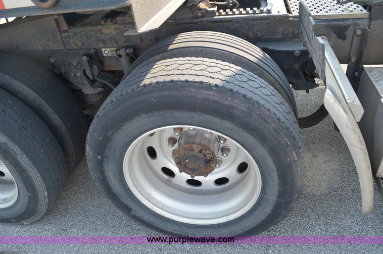 image for item AX9425 2004 Peterbilt 379 semi truck