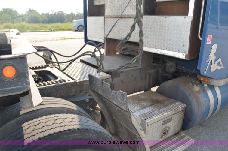 image for item AX9425 2004 Peterbilt 379 semi truck