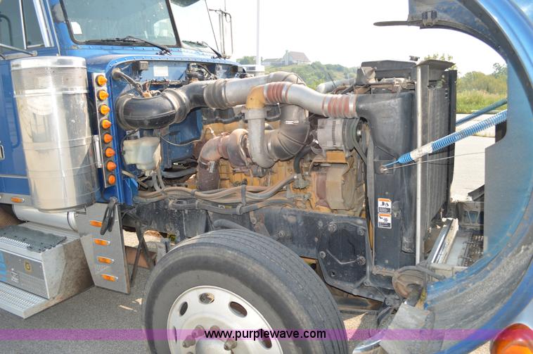 image for item AX9425 2004 Peterbilt 379 semi truck
