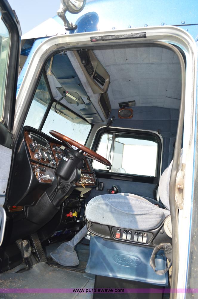 image for item AX9425 2004 Peterbilt 379 semi truck