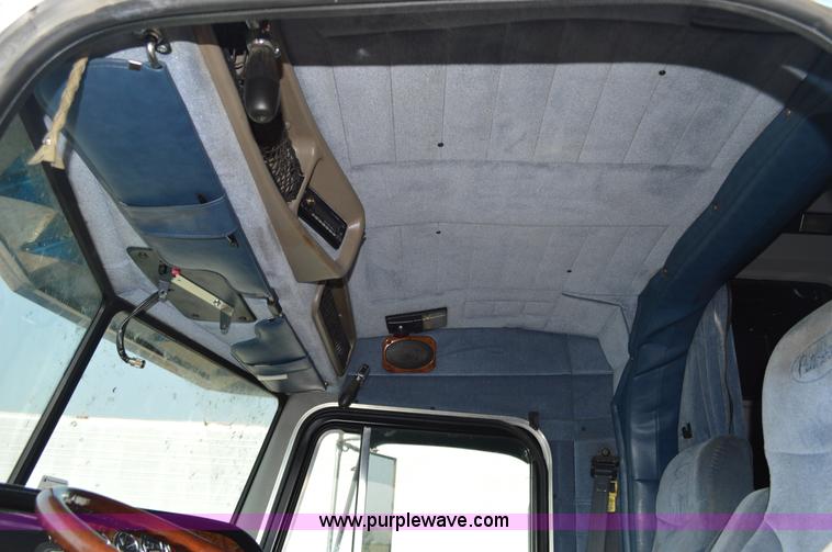 image for item AX9425 2004 Peterbilt 379 semi truck