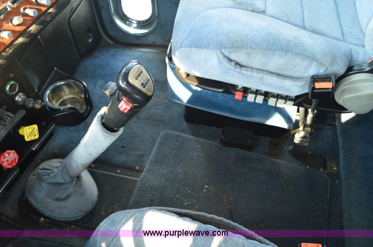 image for item AX9425 2004 Peterbilt 379 semi truck