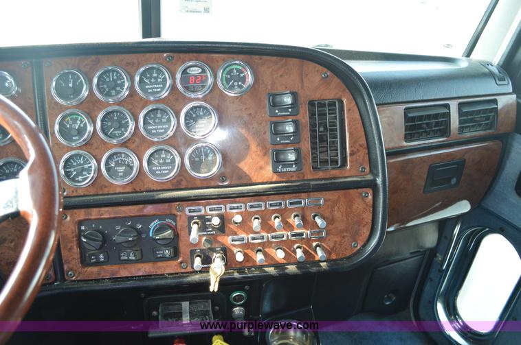 image for item AX9425 2004 Peterbilt 379 semi truck