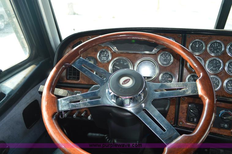 image for item AX9425 2004 Peterbilt 379 semi truck
