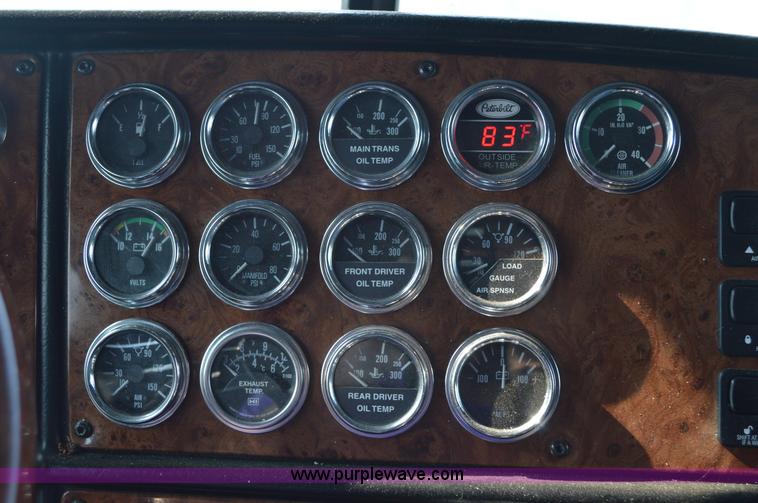 image for item AX9425 2004 Peterbilt 379 semi truck