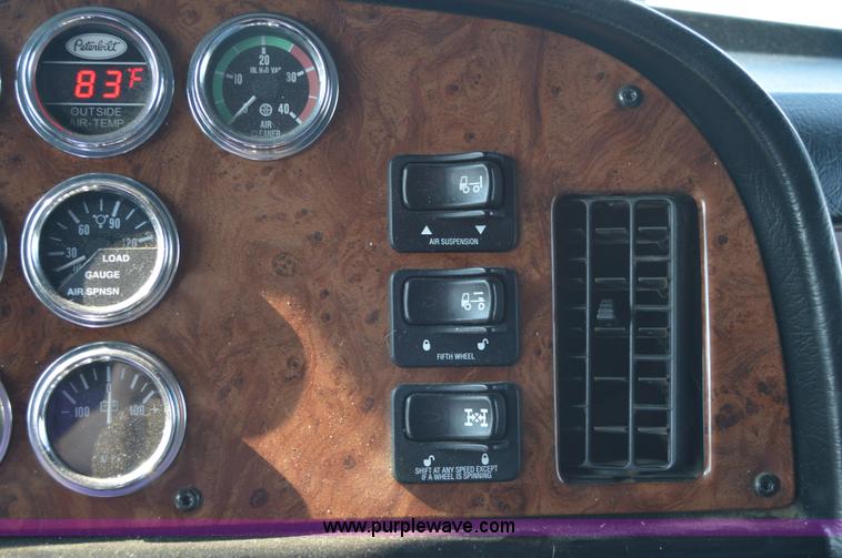 image for item AX9425 2004 Peterbilt 379 semi truck