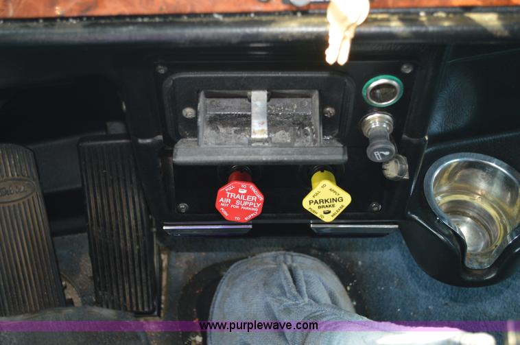 image for item AX9425 2004 Peterbilt 379 semi truck