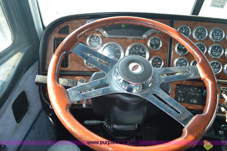 image for item AX9425 2004 Peterbilt 379 semi truck