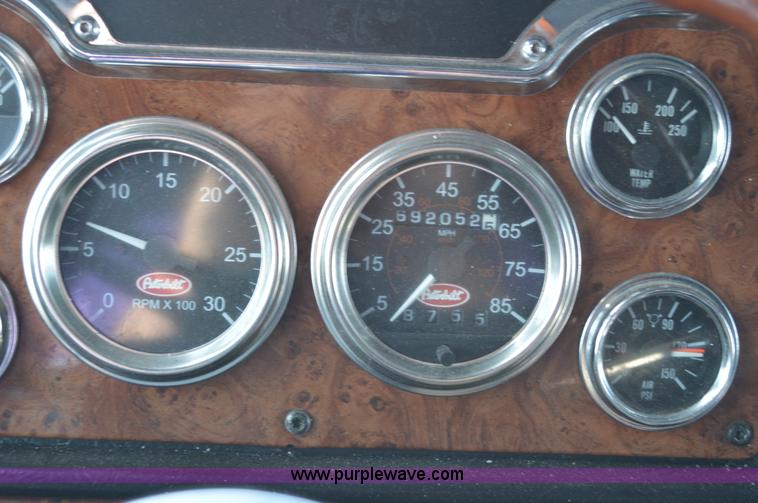 image for item AX9425 2004 Peterbilt 379 semi truck