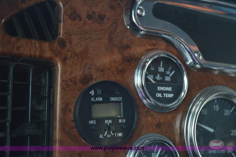 image for item AX9425 2004 Peterbilt 379 semi truck