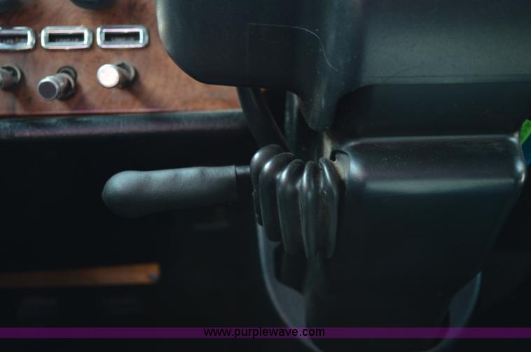 image for item AX9425 2004 Peterbilt 379 semi truck