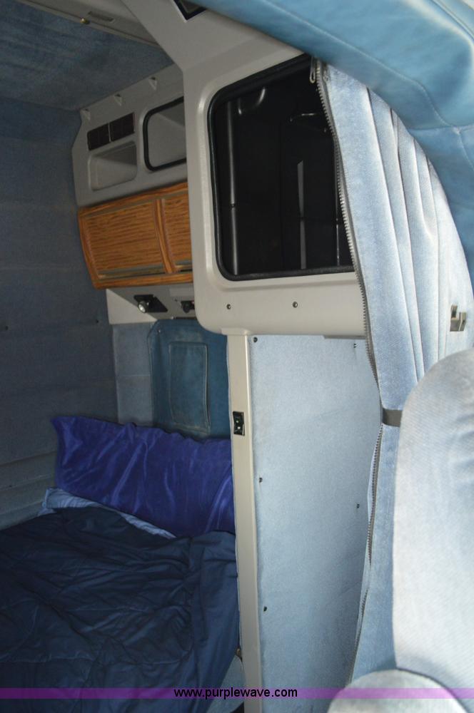 image for item AX9425 2004 Peterbilt 379 semi truck