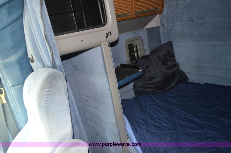 image for item AX9425 2004 Peterbilt 379 semi truck