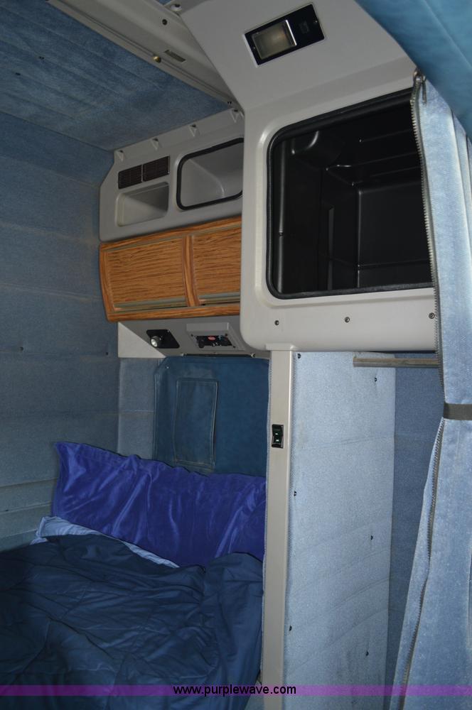 image for item AX9425 2004 Peterbilt 379 semi truck