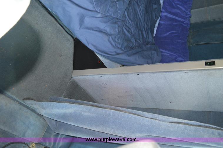 image for item AX9425 2004 Peterbilt 379 semi truck