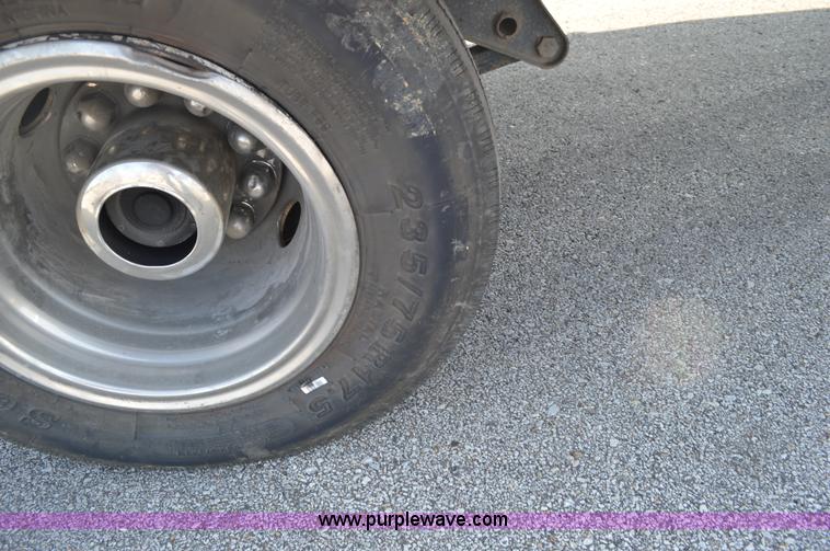 image for item AX9426 2007 Kaufman R25TON equipment trailer