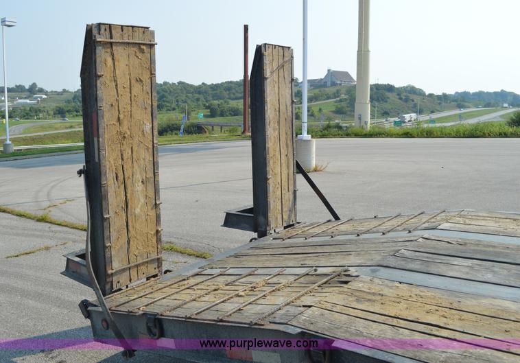 image for item AX9426 2007 Kaufman R25TON equipment trailer