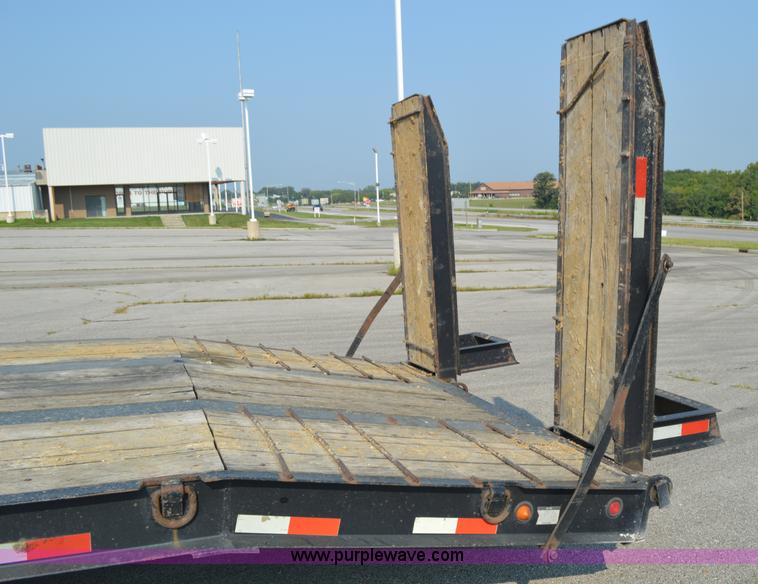 image for item AX9426 2007 Kaufman R25TON equipment trailer