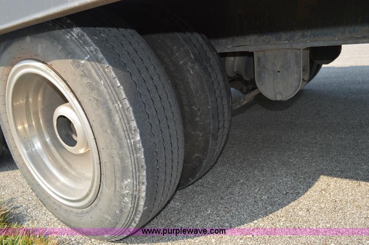 image for item AX9426 2007 Kaufman R25TON equipment trailer