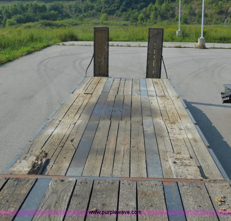 image for item AX9426 2007 Kaufman R25TON equipment trailer