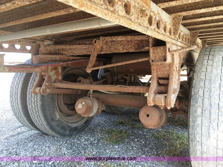 image for item D1678 1986 Stoughton dry van trailer