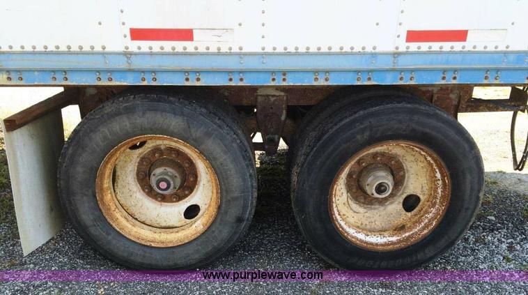 image for item D1678 1986 Stoughton dry van trailer