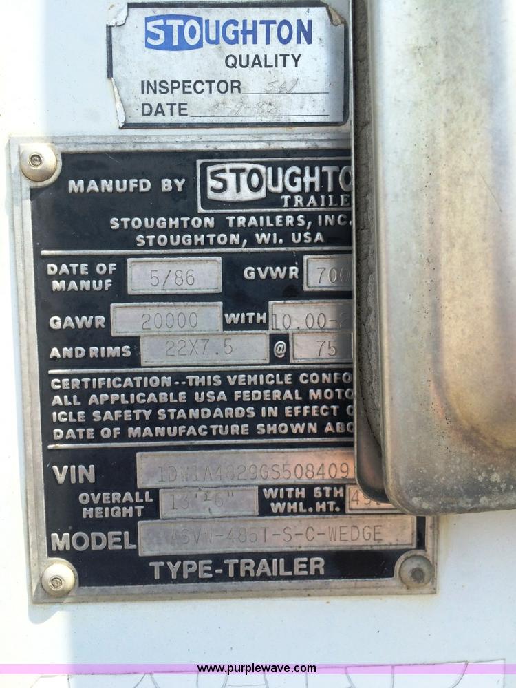 image for item D1678 1986 Stoughton dry van trailer