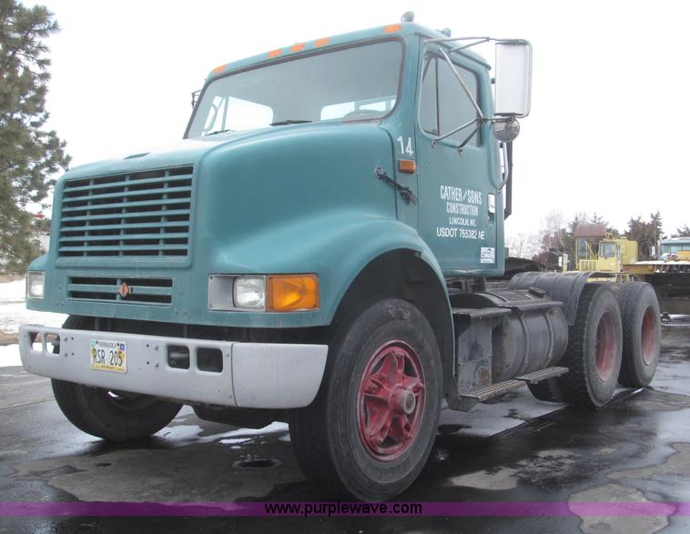 image for item F7241 1990 International 8100 semi truck