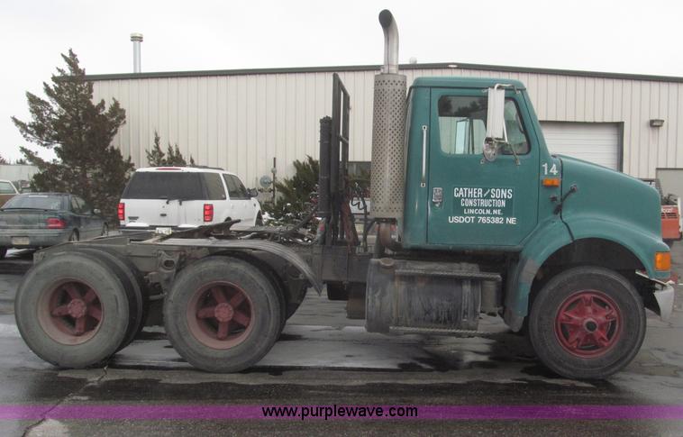 image for item F7241 1990 International 8100 semi truck