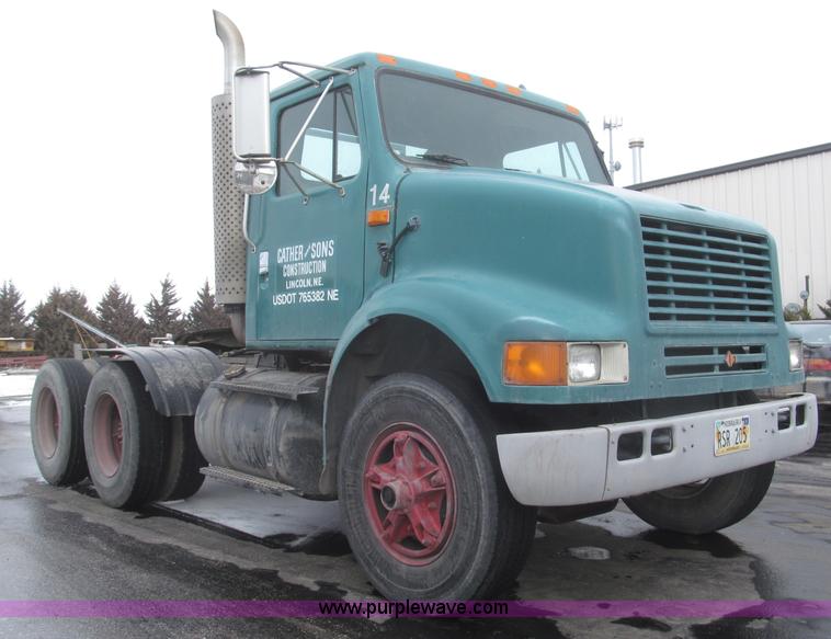 image for item F7241 1990 International 8100 semi truck
