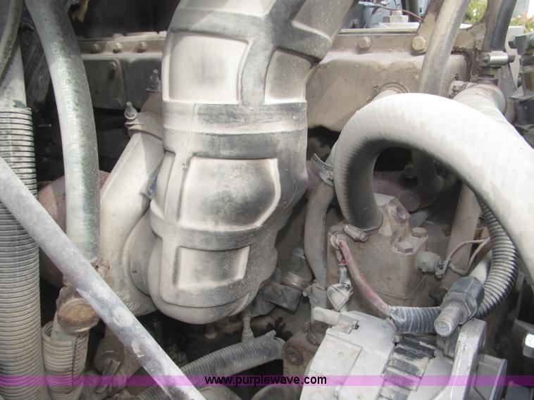 image for item F7241 1990 International 8100 semi truck