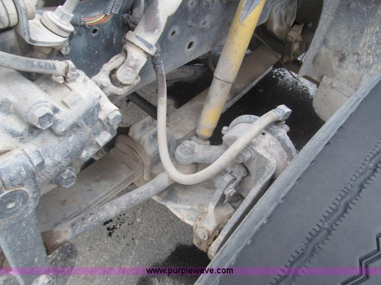 image for item F7241 1990 International 8100 semi truck