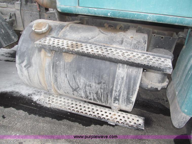 image for item F7241 1990 International 8100 semi truck