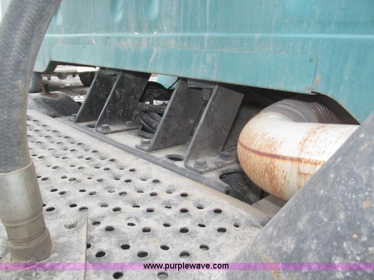 image for item F7241 1990 International 8100 semi truck