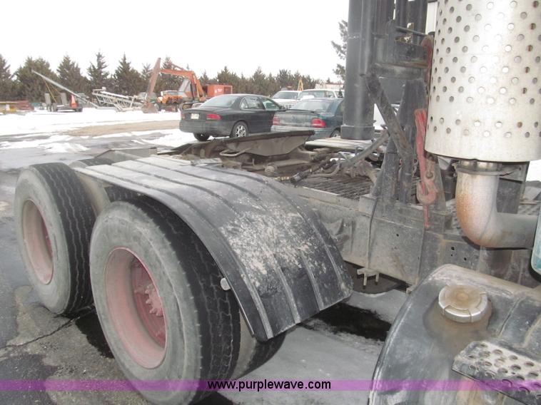 image for item F7241 1990 International 8100 semi truck