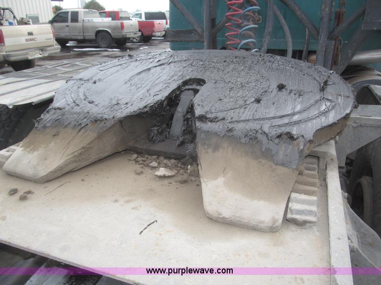 image for item F7241 1990 International 8100 semi truck