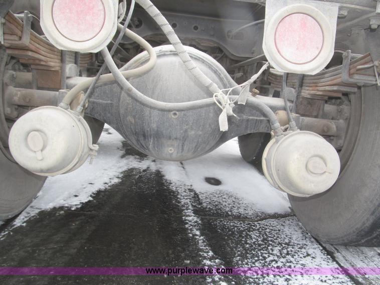 image for item F7241 1990 International 8100 semi truck