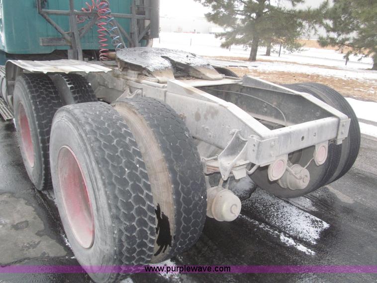 image for item F7241 1990 International 8100 semi truck