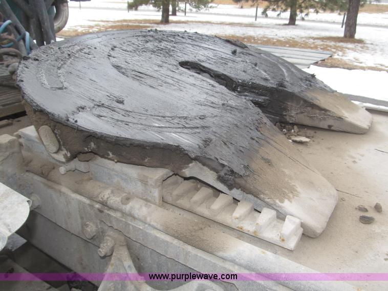 image for item F7241 1990 International 8100 semi truck