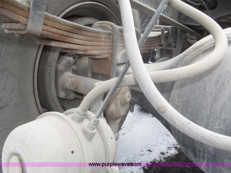 image for item F7241 1990 International 8100 semi truck