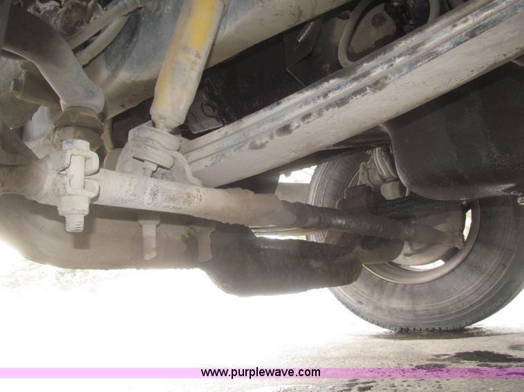 image for item F7241 1990 International 8100 semi truck