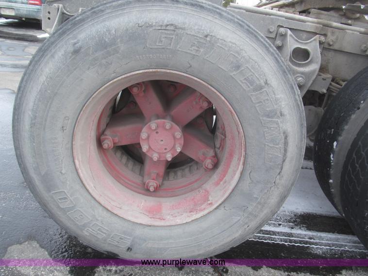 image for item F7241 1990 International 8100 semi truck