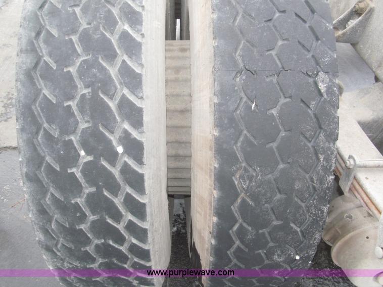 image for item F7241 1990 International 8100 semi truck