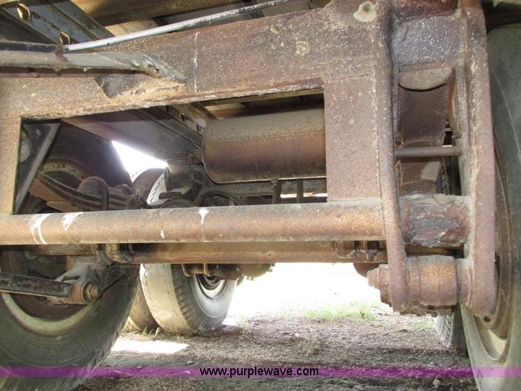 image for item H1246 1975 Fruehauf FB9-F2-45 dry van trailer