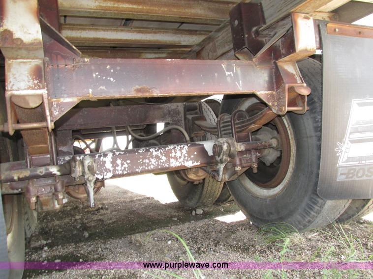 image for item H1246 1975 Fruehauf FB9-F2-45 dry van trailer