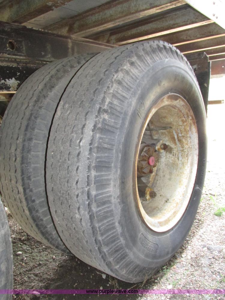 image for item H1246 1975 Fruehauf FB9-F2-45 dry van trailer