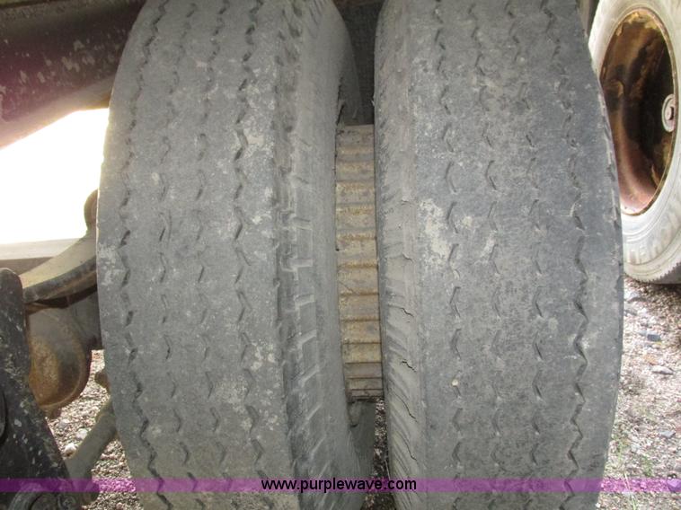 image for item H1246 1975 Fruehauf FB9-F2-45 dry van trailer